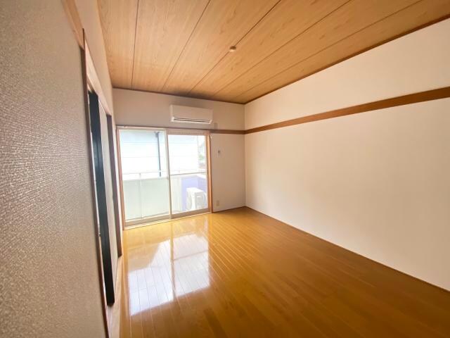 物件内観写真10　(明るい室内です)