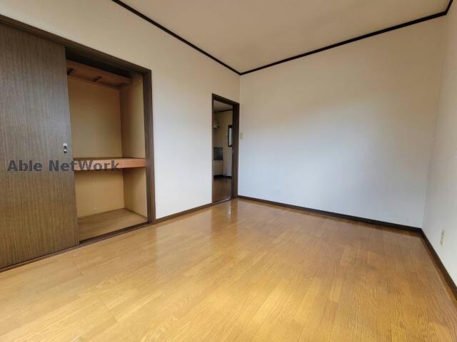 物件内観写真6　(落ち着いた色合いです)