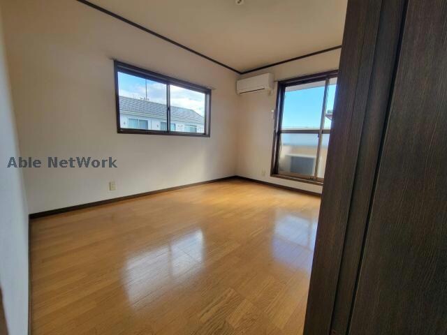 物件内観写真8　(落ち着いた色合いです)