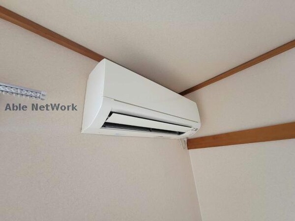 空調設備(エアコンは必需品)