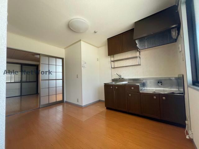 物件内観写真4　(落ち着いた色合いです)