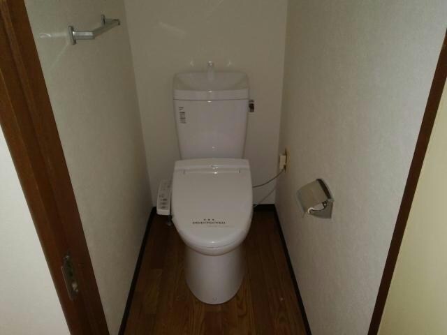 物件内観写真5　(温水洗浄便座です)