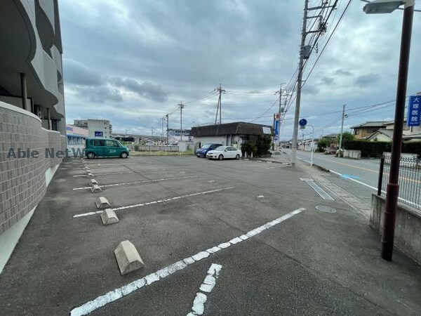 駐車場(駐車しやすいです)