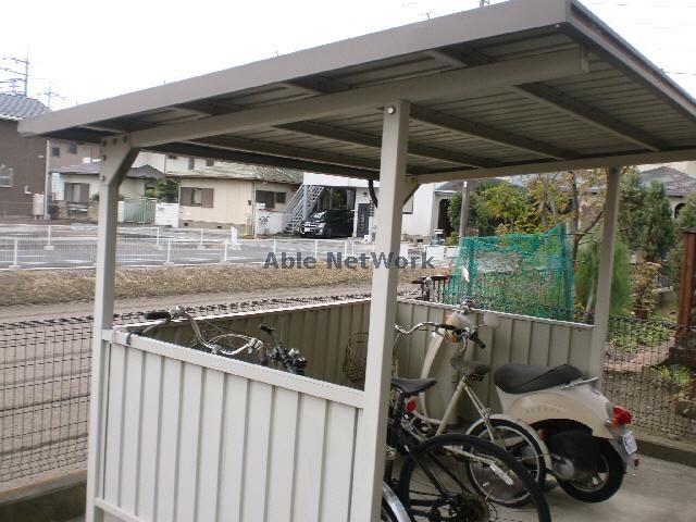物件外観写真3　(敷地内駐輪場)