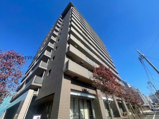 物件外観写真1　(景色に調和した外観です)