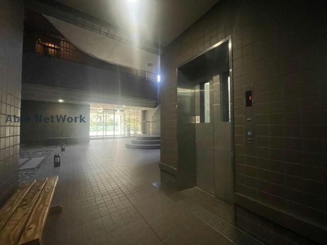 物件外観写真4　(エレベーターホールです)