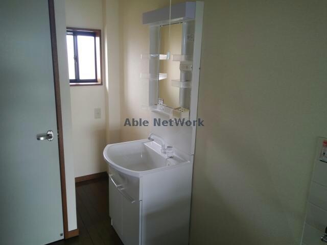 物件内観写真6　(シャンプードレッサー付です)