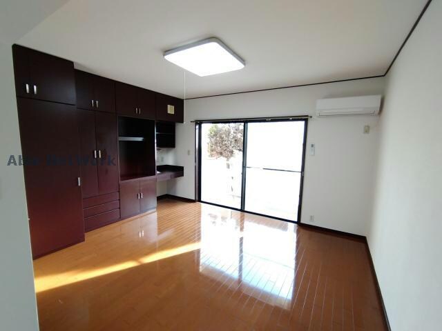 物件内観写真5　(陽当たり良好です)