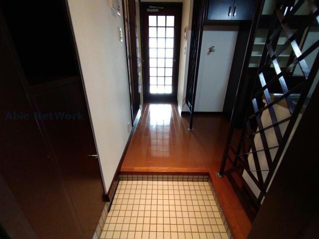 物件内観写真9　(下足箱付です)