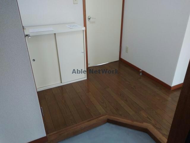 物件内観写真3　(下足箱付です)