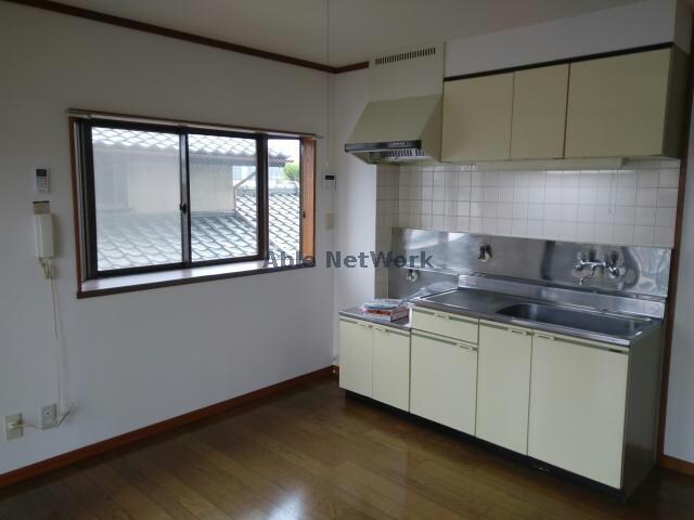 物件内観写真6　(出窓が有ります)