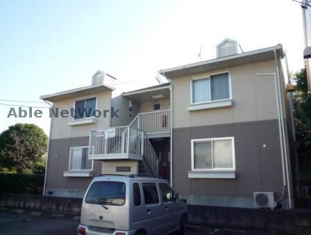 物件外観写真1　(景色に調和した外観です。)