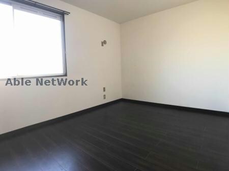 物件内観写真5　(落ち着いた色合いです。)