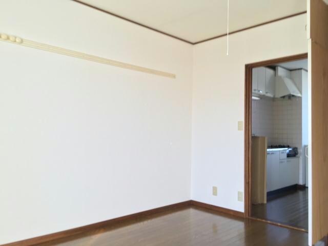 物件内観写真7　(落ち着いた色合いです。)