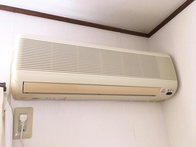 物件内観写真16　(エアコンは必需品です。)