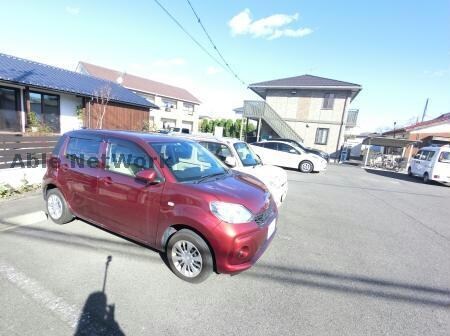 物件外観写真2　(駐車場1台分無料！)