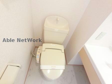 物件内観写真9　(温水洗浄便座付きです。)