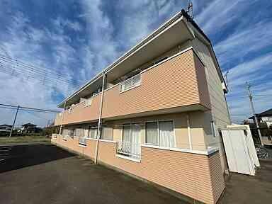 物件外観写真1　(陽当りの良い建物です)