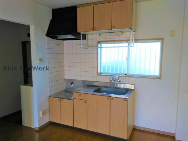 物件内観写真10　(窓があり明るいです)