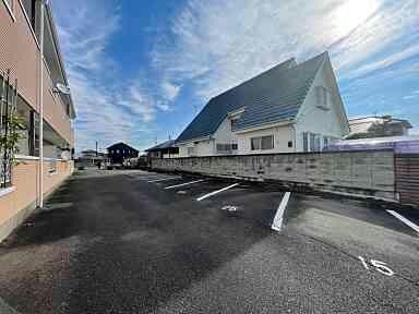 物件外観写真3　(並列２台置けます)