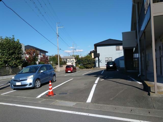 物件外観写真4　(並列２台置けます)