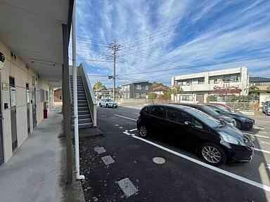 物件外観写真5　(並列２台置けます)