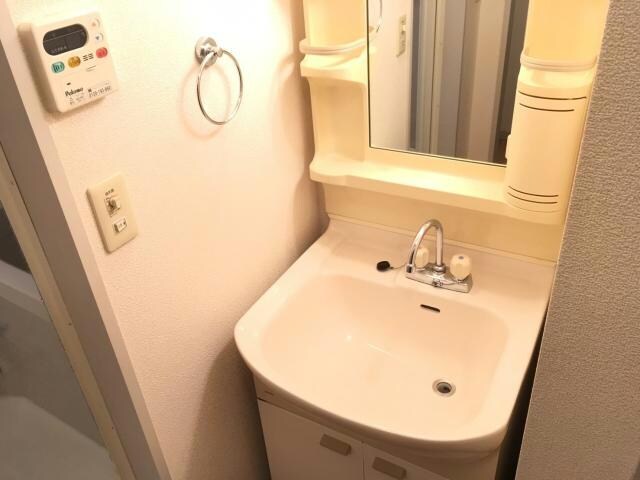 物件内観写真11　(独立洗面台)