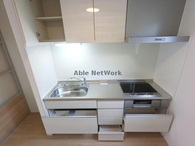 物件内観写真8　(IH3口システムキッチンです。)