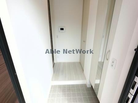 物件内観写真10　(玄関も収納量があります。)