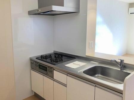 物件内観写真9　(３口コンロ付きのシステムキッチン)