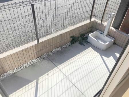 物件内観写真12　(広いベランダです。)