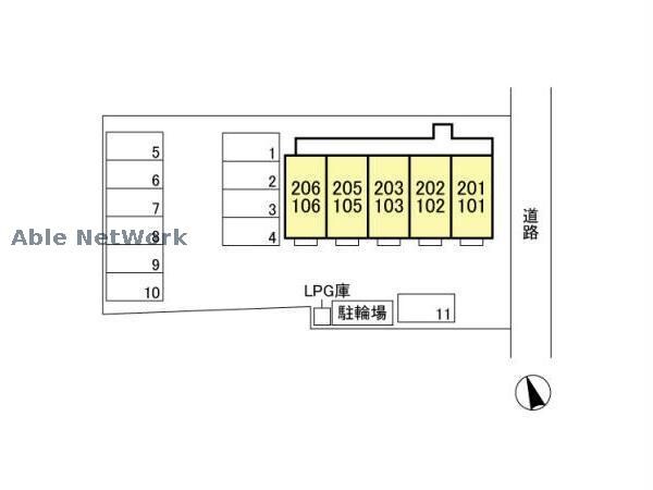 物件外観写真2　(駐車場区画です)