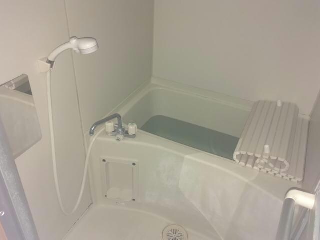 物件内観写真8　(人気のバストイレ別です。)