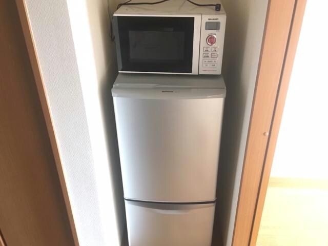 物件内観写真11　(国産メーカーの電子レンジ・冷蔵庫付き)