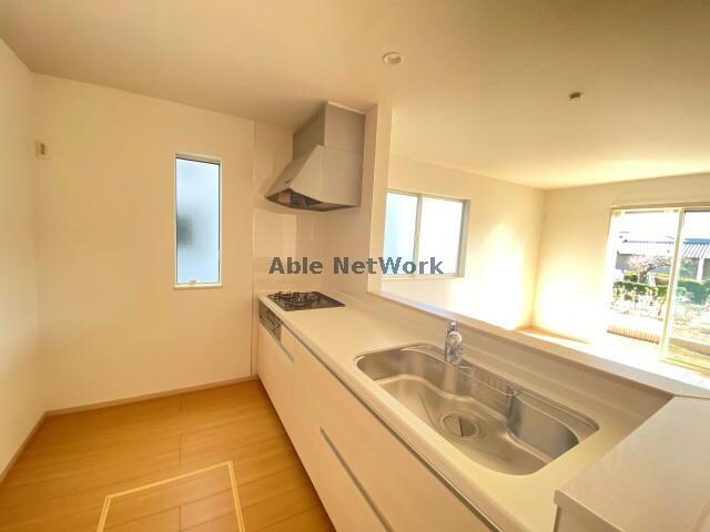 物件内観写真3　(グリル付きシステムキッチン♪)