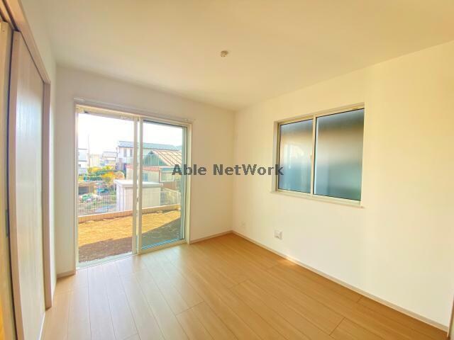 物件内観写真5　(日が差し込みます。)