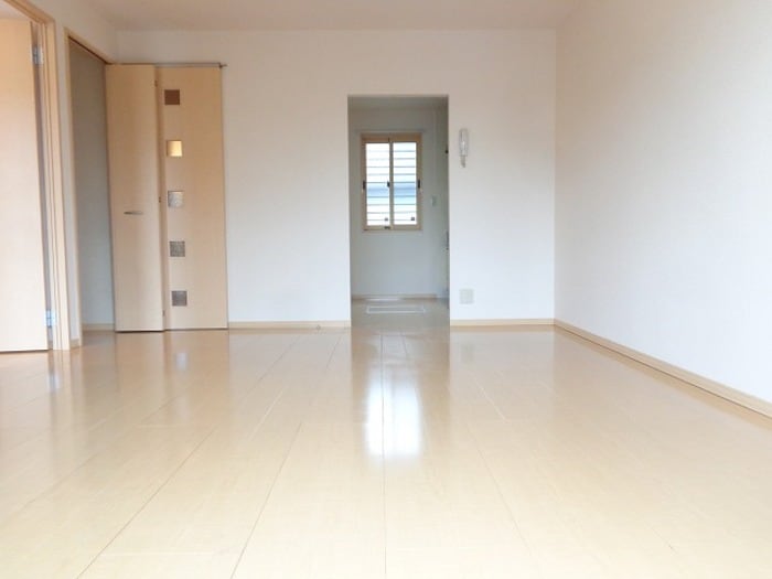 物件内観写真2　(リビング)