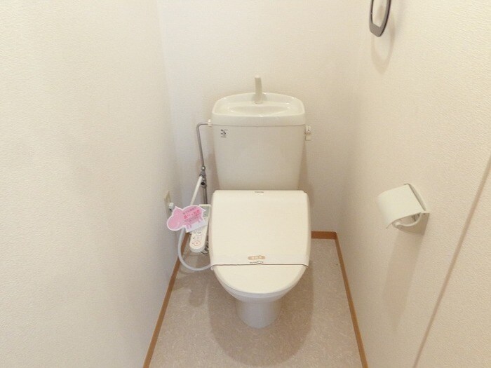 物件内観写真8　(温水洗浄暖房便座)