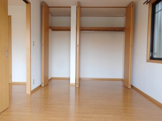 物件内観写真11　(南洋室収納)