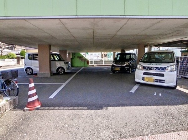 駐車場(2023年4月撮影※現況を優先致します。)