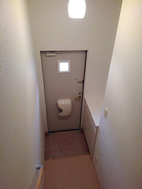 物件内観写真13　(玄関)