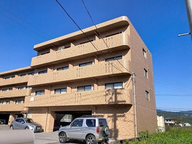 物件外観写真1　(現況が相違する場合は現況を優先致します。)