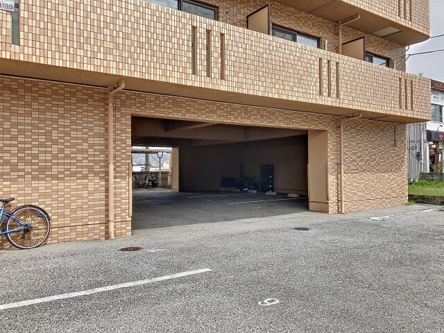 物件外観写真2　(現況が相違する場合は現況を優先致します。)