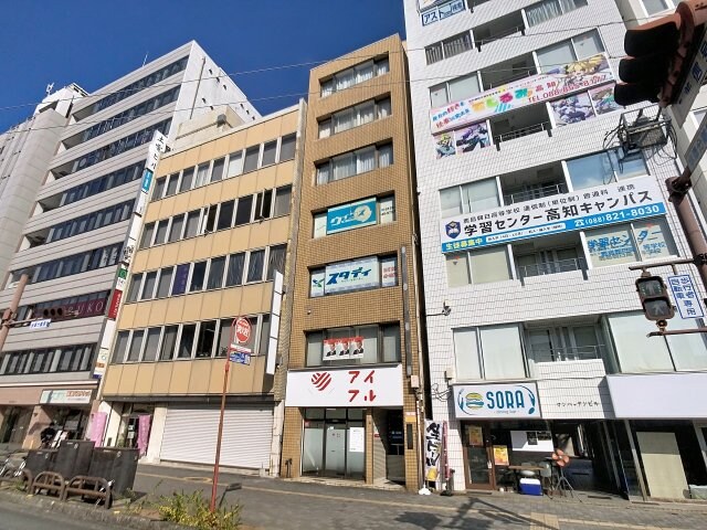 物件外観写真1　(2025年11月撮影)