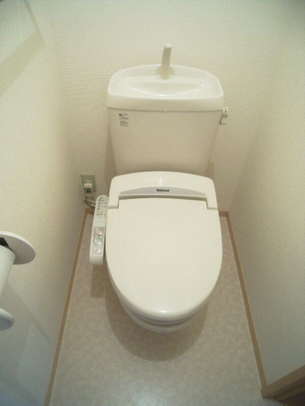 トイレ(現況を優先します。（撮影時期：2004年12月）)