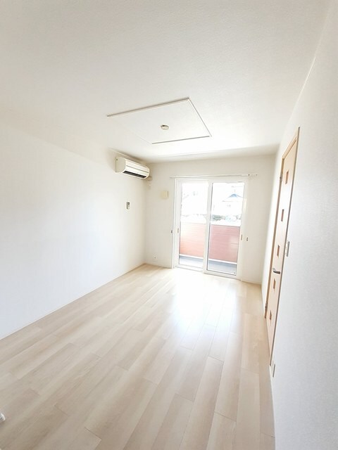 物件内観写真3　(居室・リビング)