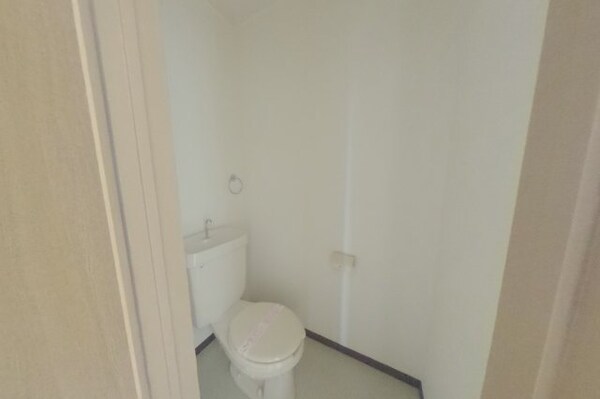 トイレ(同間取り別室写真です現況を優先します。)