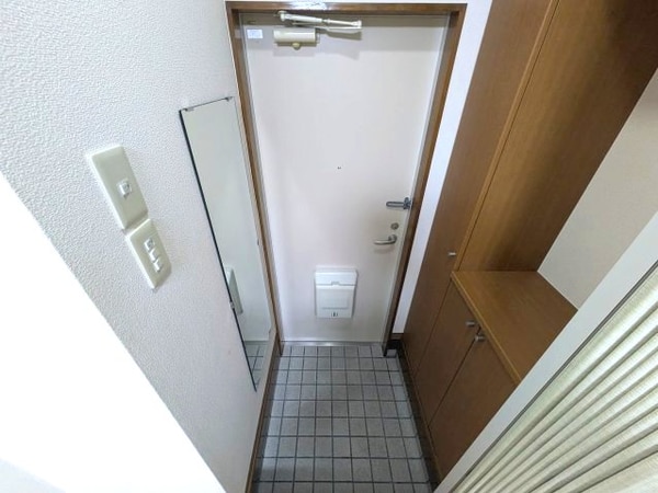 玄関(2025年7月撮影※現況を優先します。)