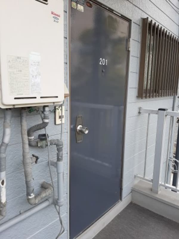 玄関(2021年4月撮影※現況を優先致します。)