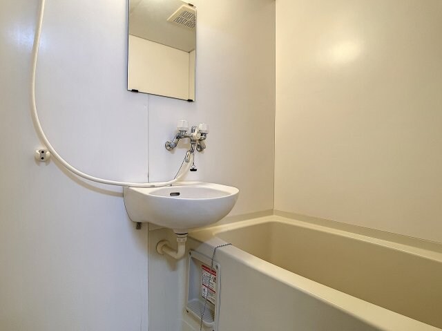 物件内観写真8　(現況が相違する場合は現況を優先致します。)